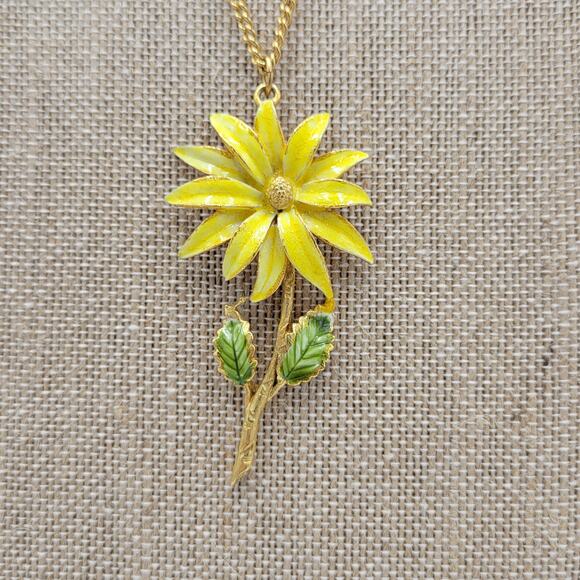 Yellow Daisy Flower Pendant Necklace Gold Tone Chain Enamel Fashion Accessories - Picture 2 of 12